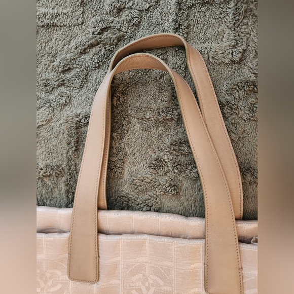 Chanel CC Logo Travel Ligne Tote - Picture 15 of 16